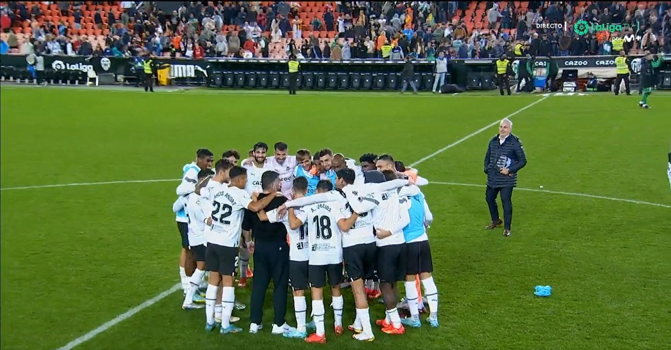  El corro que Gattuso hizo tras el partido