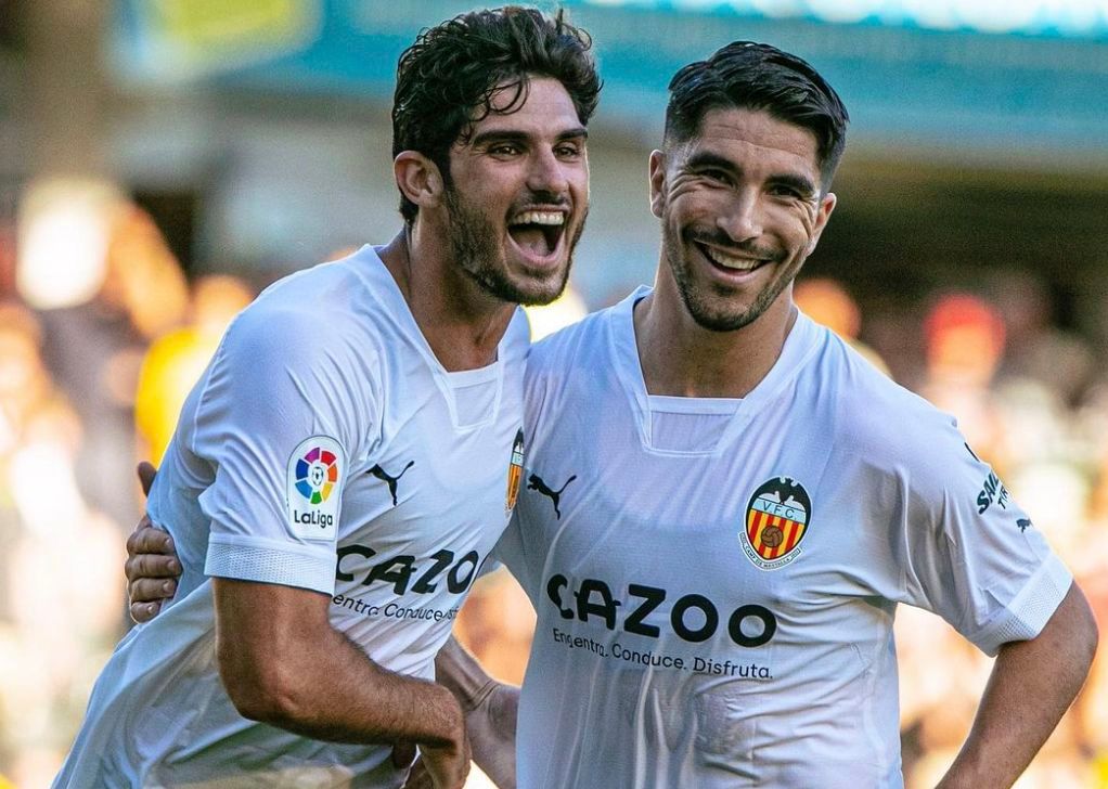  Guedes y Soler celebran el 0-1