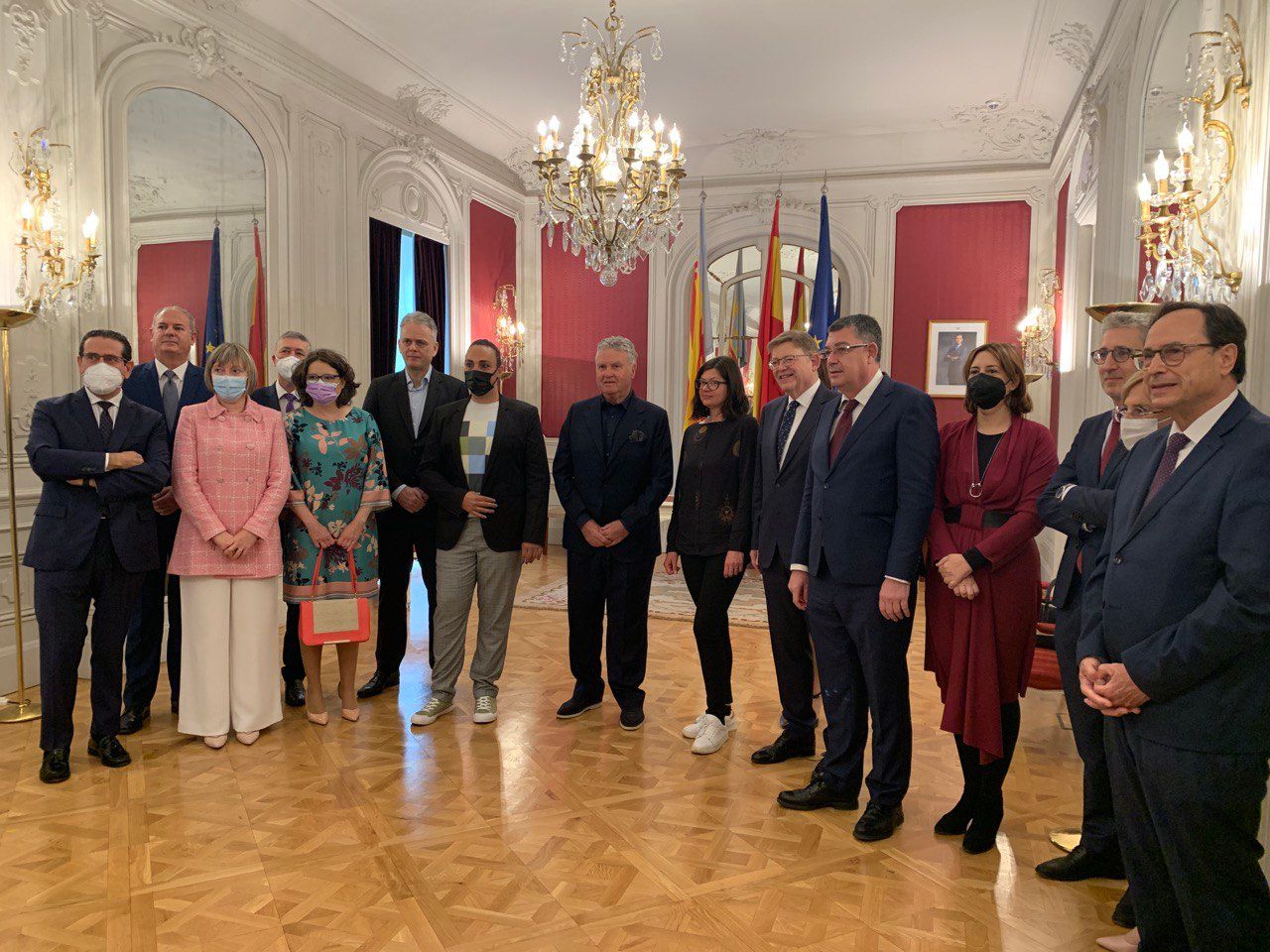  Hiddink recibe el premio en las Cortes