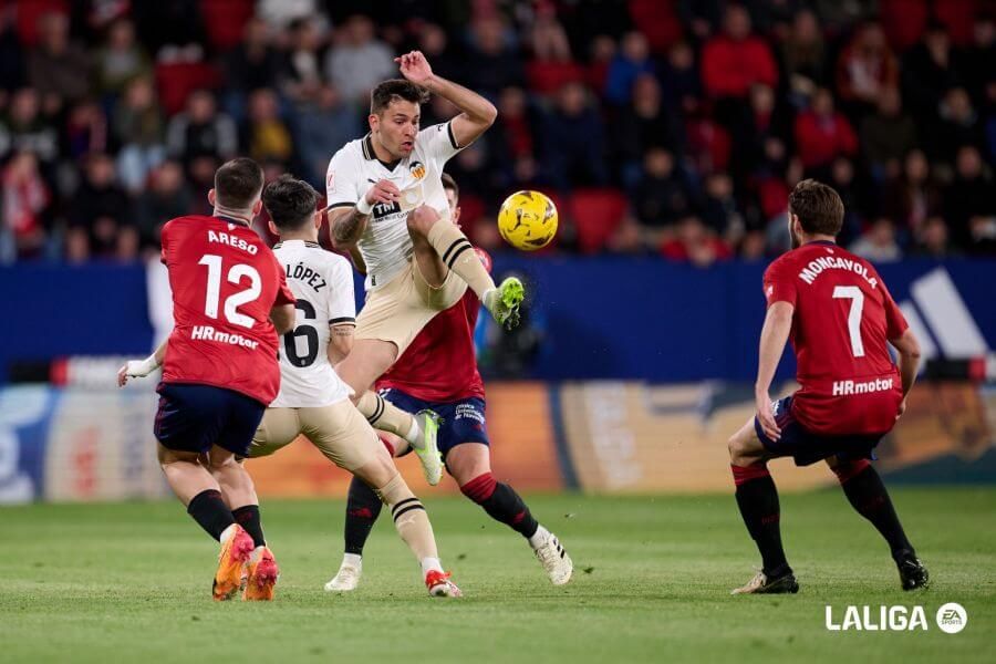 Hugo Duro, ante el CA Osasuna.
