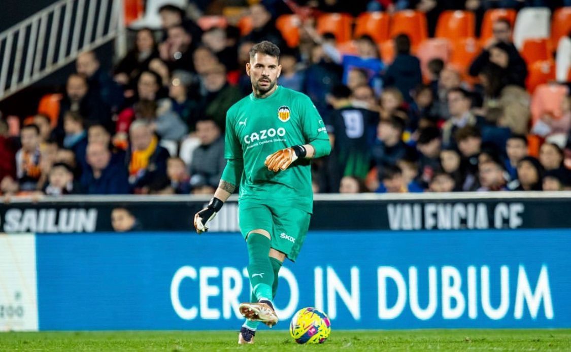  Iago Herrerín debuta en Mestalla y sigue haciendo puntos para la Copa.