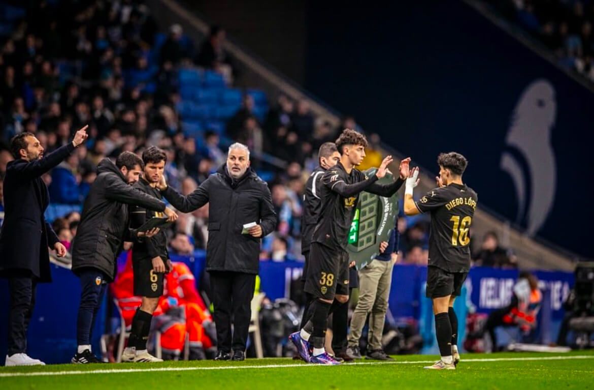  Iker Córdoba debuta en Primera División con el Valencia CF.