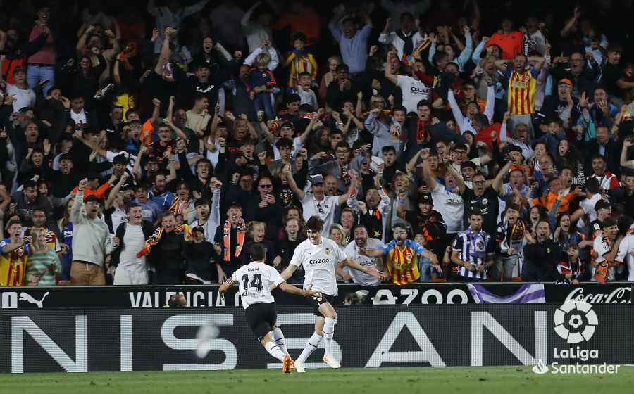 Javi Guerra celebra su gol ante el Valladolid