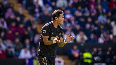  Jesús Vázquez asistió a Sadiq en Vallecas saliendo desde el banquillo