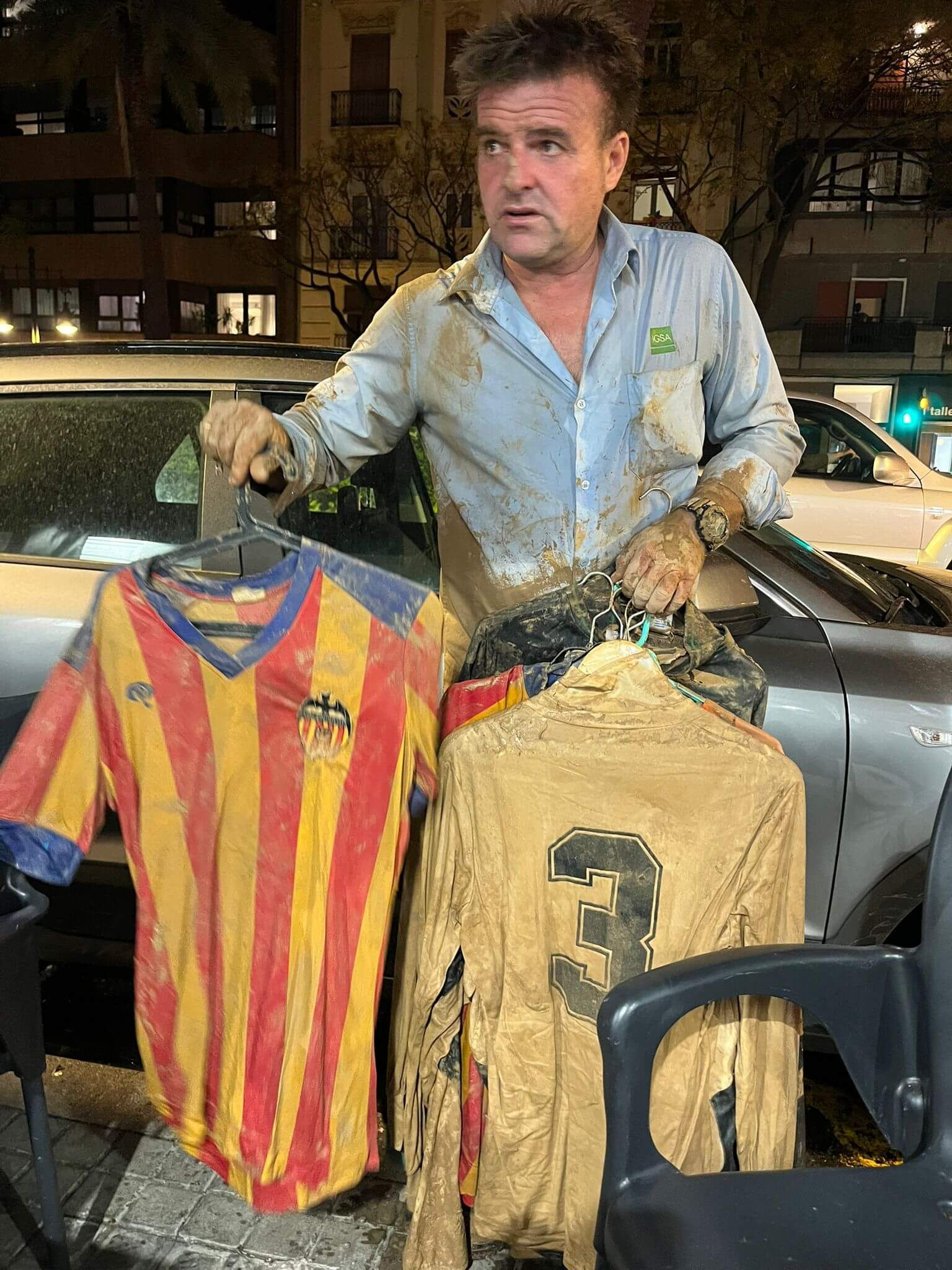 José Ponce salva la colección de camisetas del Valencia