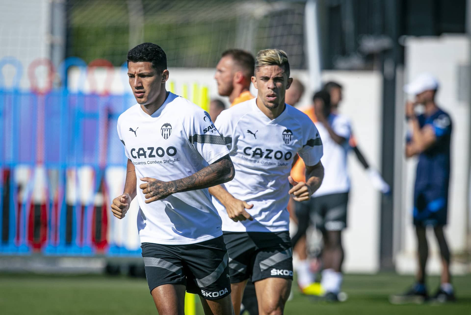 Marcos André y Paulista, uno parece llegar y el otro no contra el Girona.