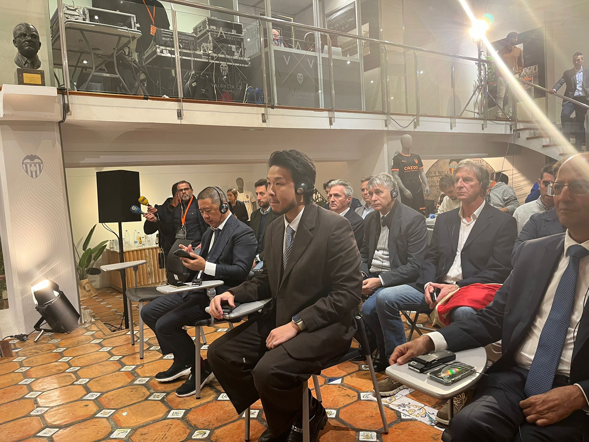 Kiat Lim mientras Layhoon hablaba