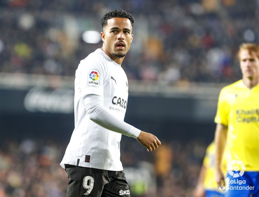 Kluivert, durante el Valencia-Cádiz.