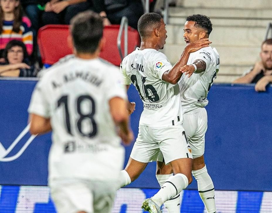  Kluivert hace el 0-1