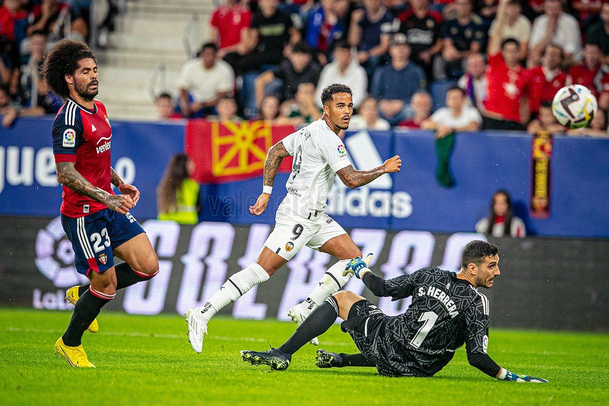  Kluivert hace el 0-1