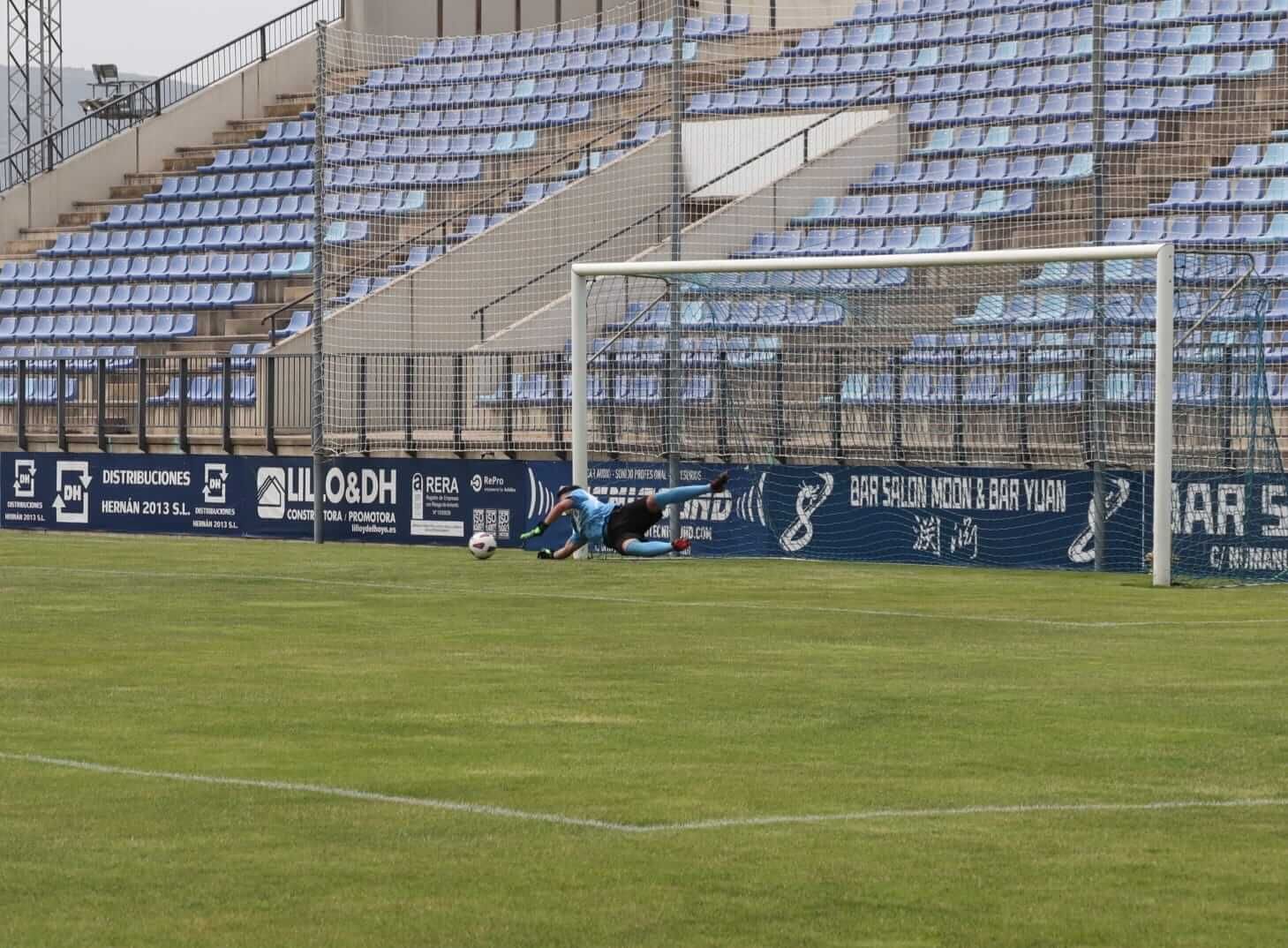 Leyendas del Valencia CF ante el Puertollano