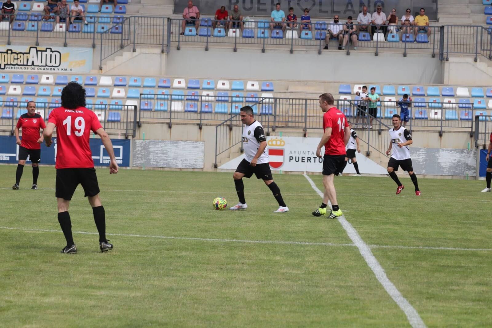Leyendas del Valencia CF ante el Puertollano