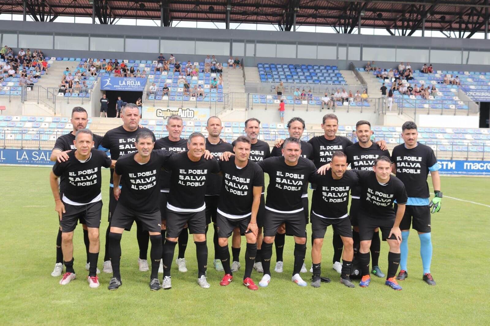 Leyendas del Valencia CF ante el Puertollano