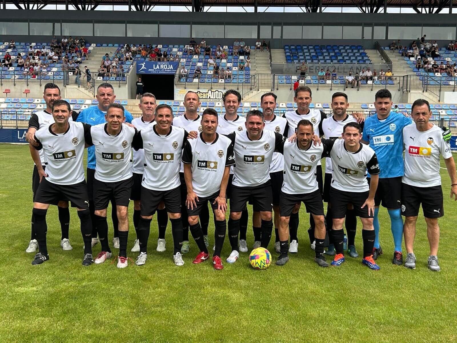 Leyendas del Valencia CF ante el Puertollano