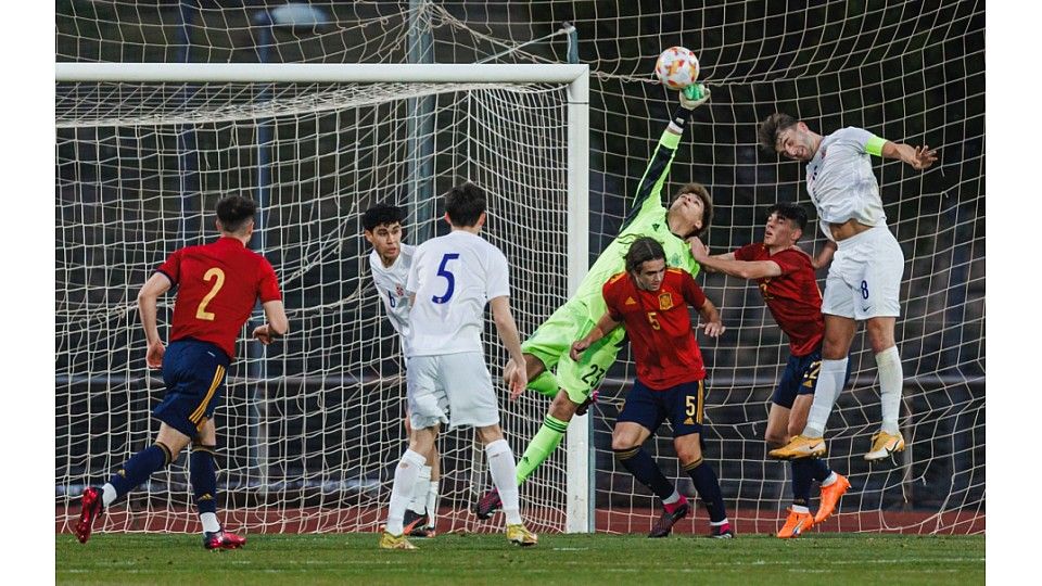  Mario Domínguez debuta con España sub 19 tras su 'lío internacional': Yarek y Carles Alemán, su
