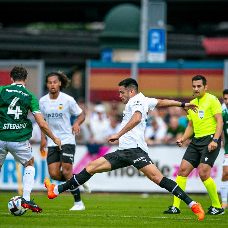  Maxi Gómez ante el St Gallen