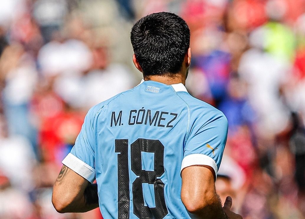  Maxi Gómez con Uruguay