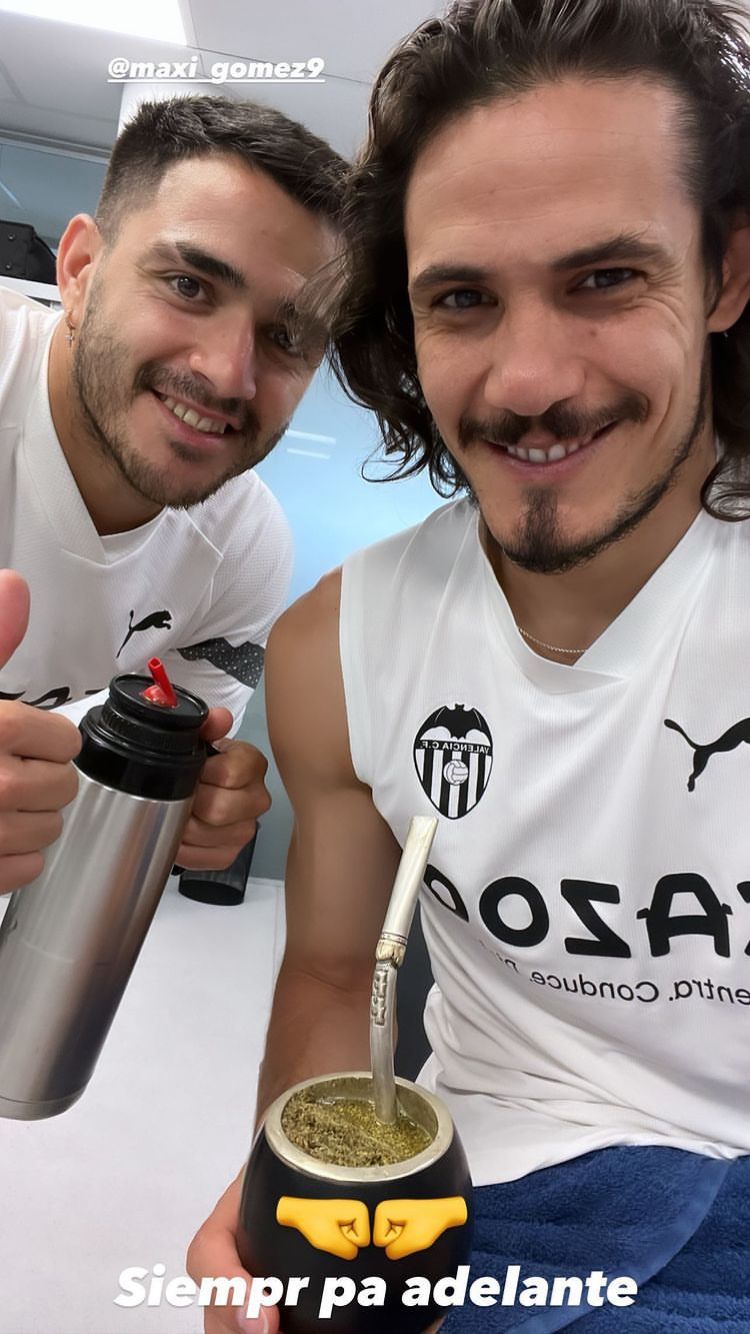  Maxi Gómez y Cavani juntos