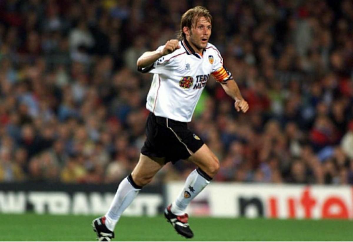  Gaizka Mendieta, leyenda del Valencia CF también pasó por el FC Barcelona.