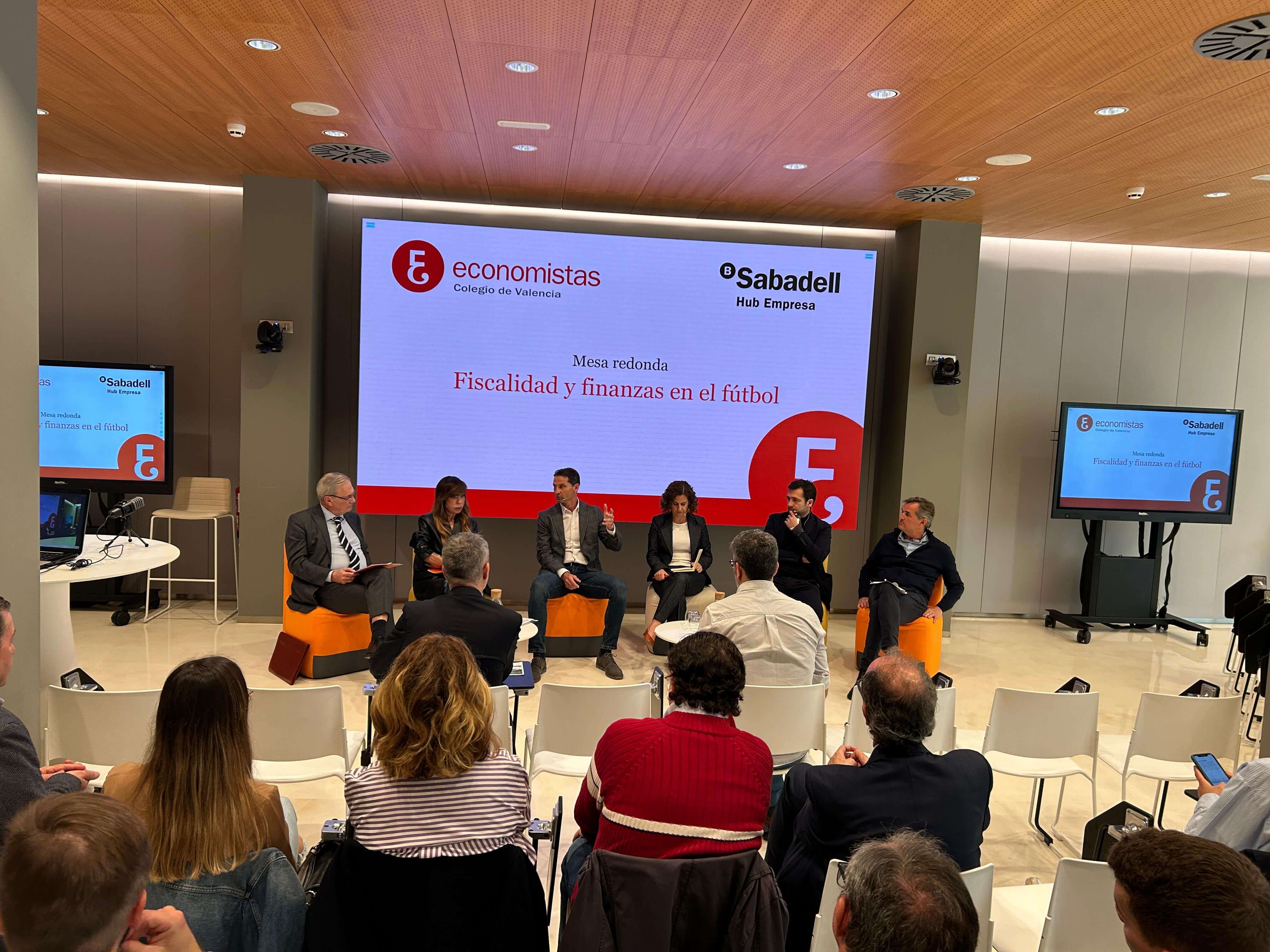  Mesa en el colegio de economistas sobre la fiscalidad y los futbolistas