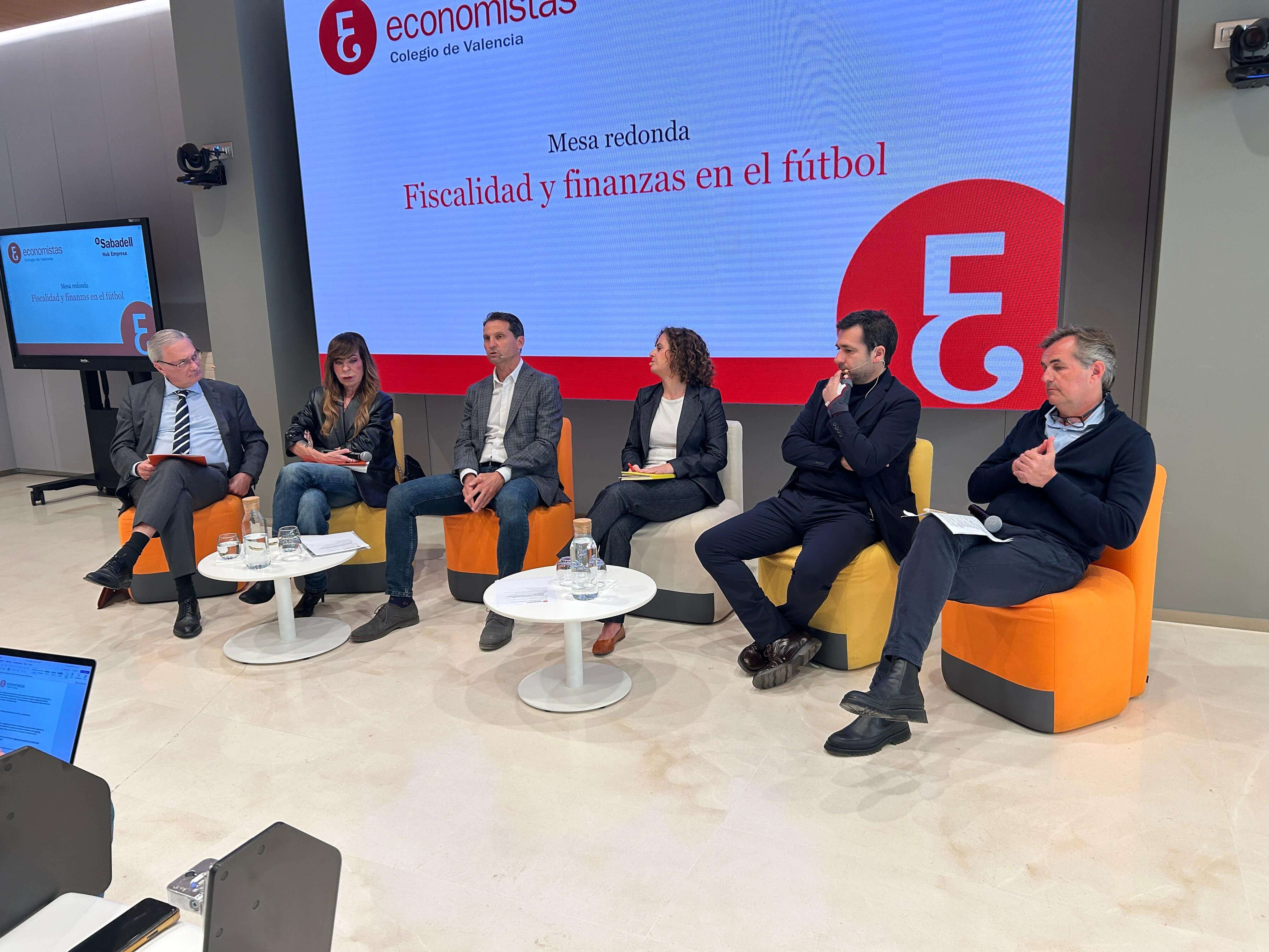  Mesa en el colegio de economistas sobre la fiscalidad y los futbolistas