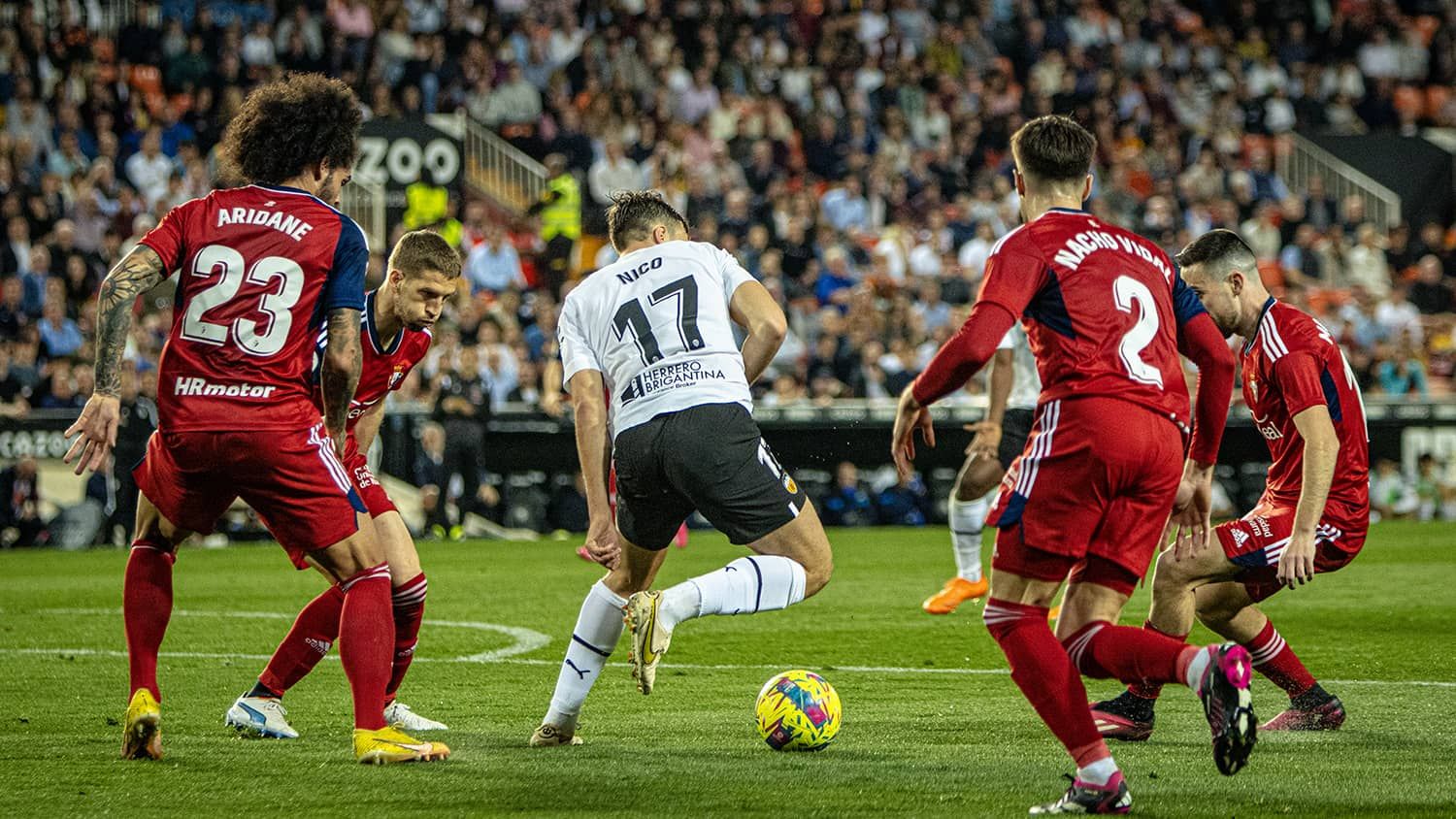  Nico González ante Osasuna