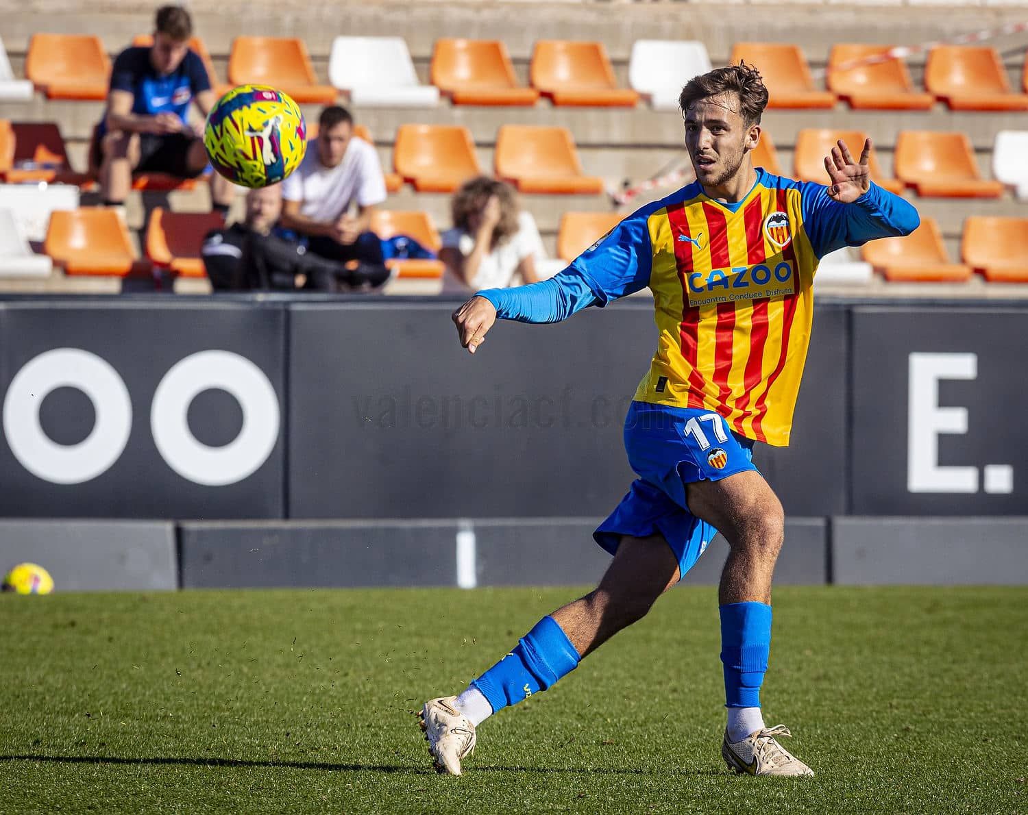 Nico González, en el Valencia CF - AZ Alkmaar.