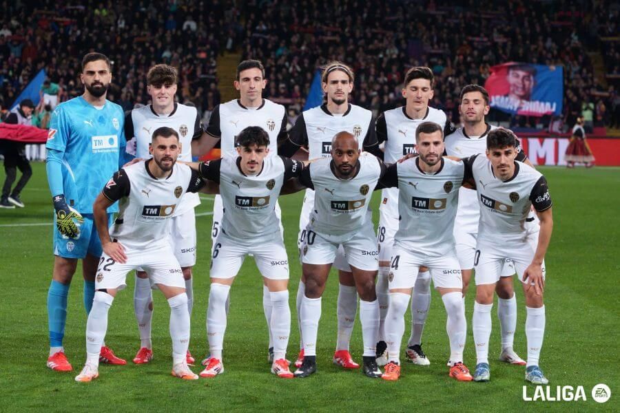 Once titular del Valencia CF ante el FC Barcelona.