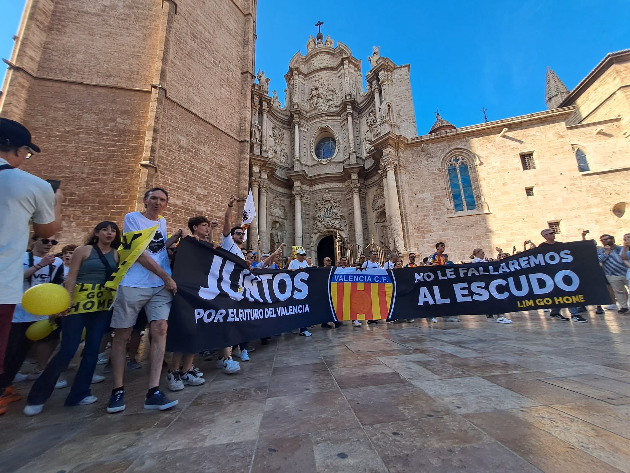  Pancarta inicial protestas contra Peter Lim
