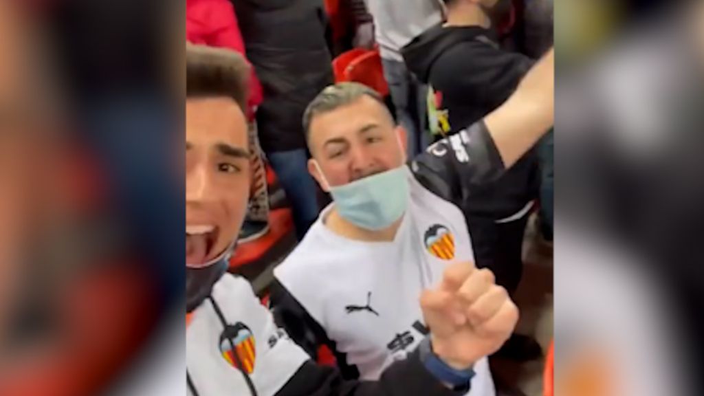  Papi Gavi anima al Valencia en Mestalla.