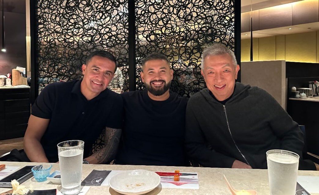 Peter Lim reaparece en redes sociales con el Príncipe de Johor