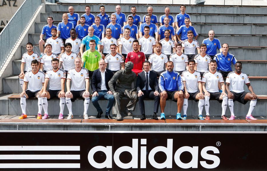 primera_camiseta_del_valencia_con_adidas.jpg