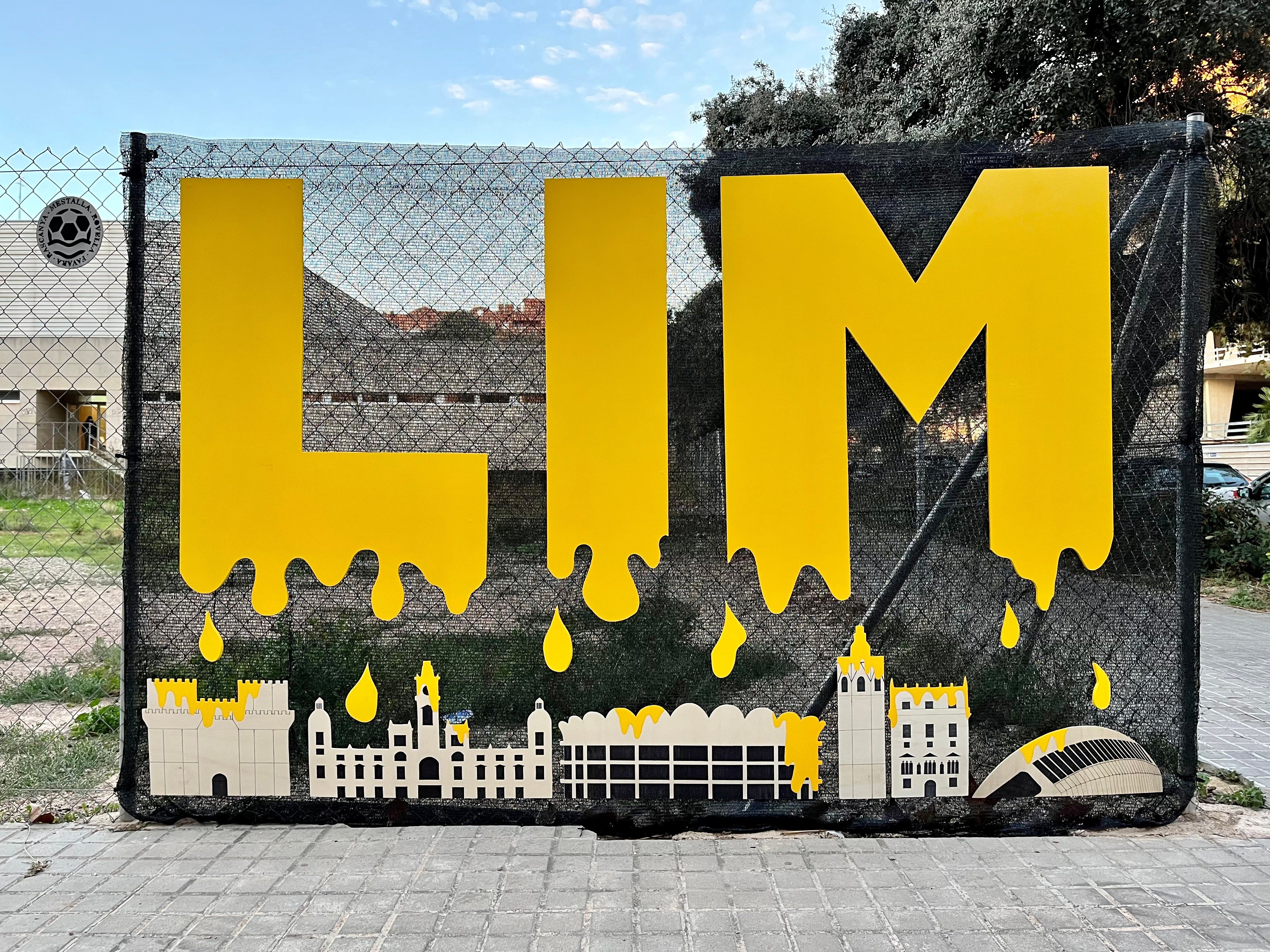  Protesta contra Peter Lim en el Nou Mestalla