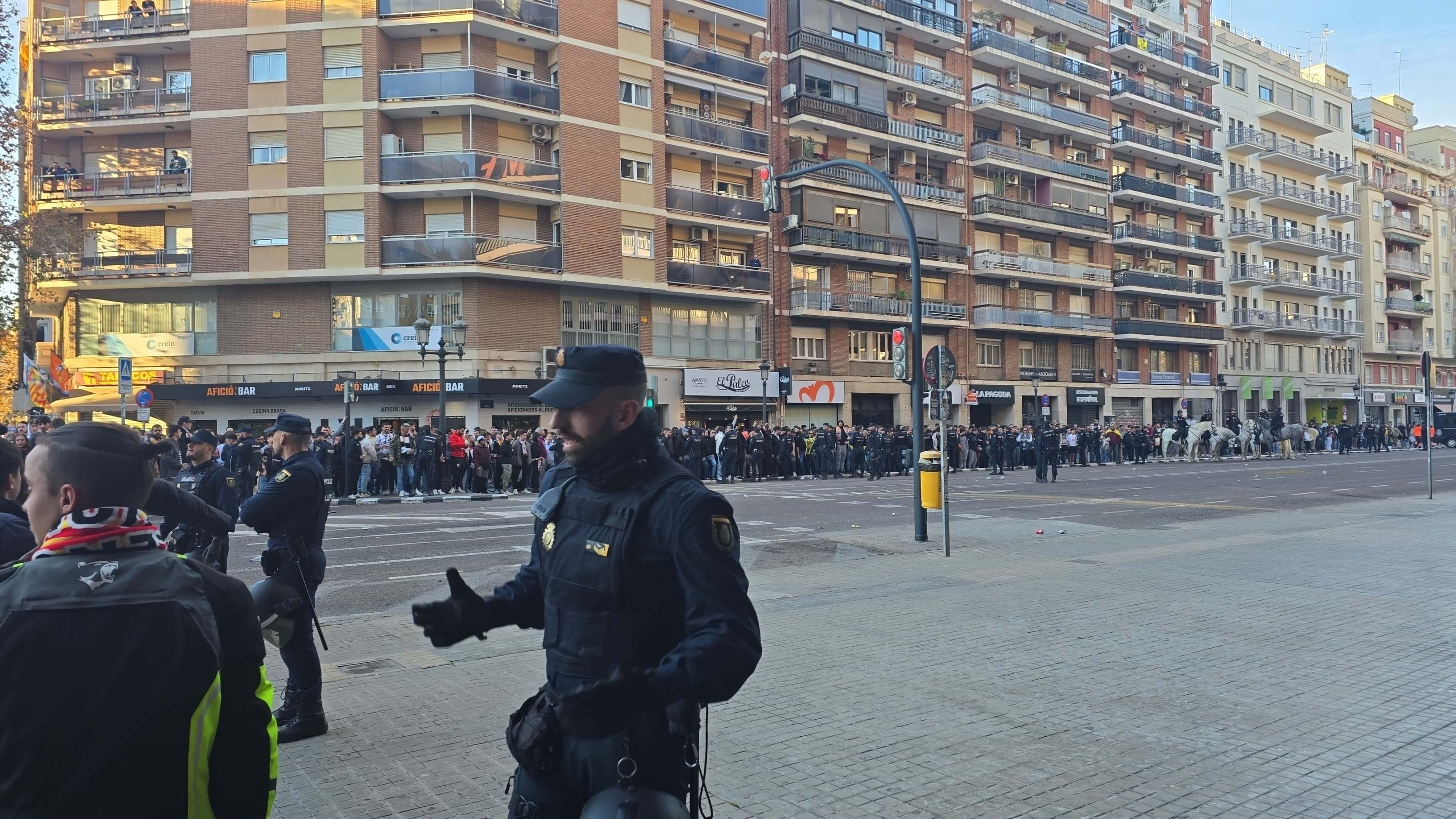  Protestas fuera de Mestalla tras el partido.