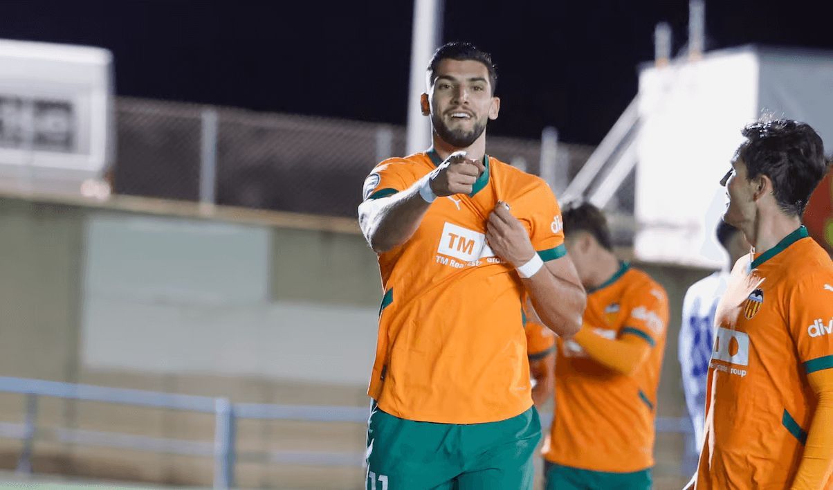  Rafa Mir marca en Ejea