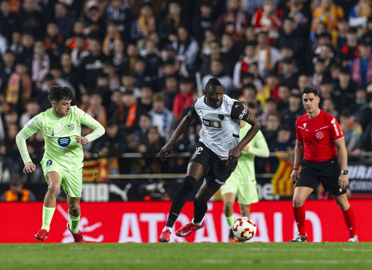 Sadiq Umar, ante el FC Barcelona.