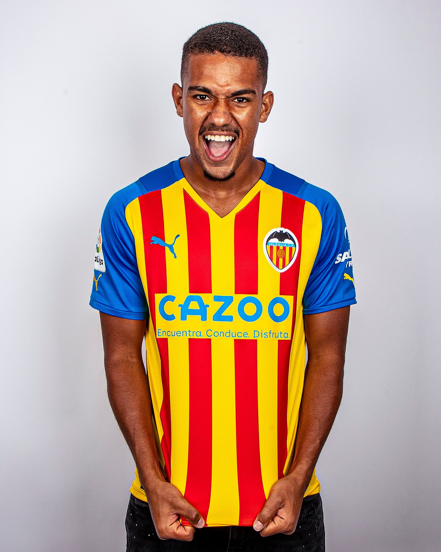  Samuel Lino, con la Senyera.