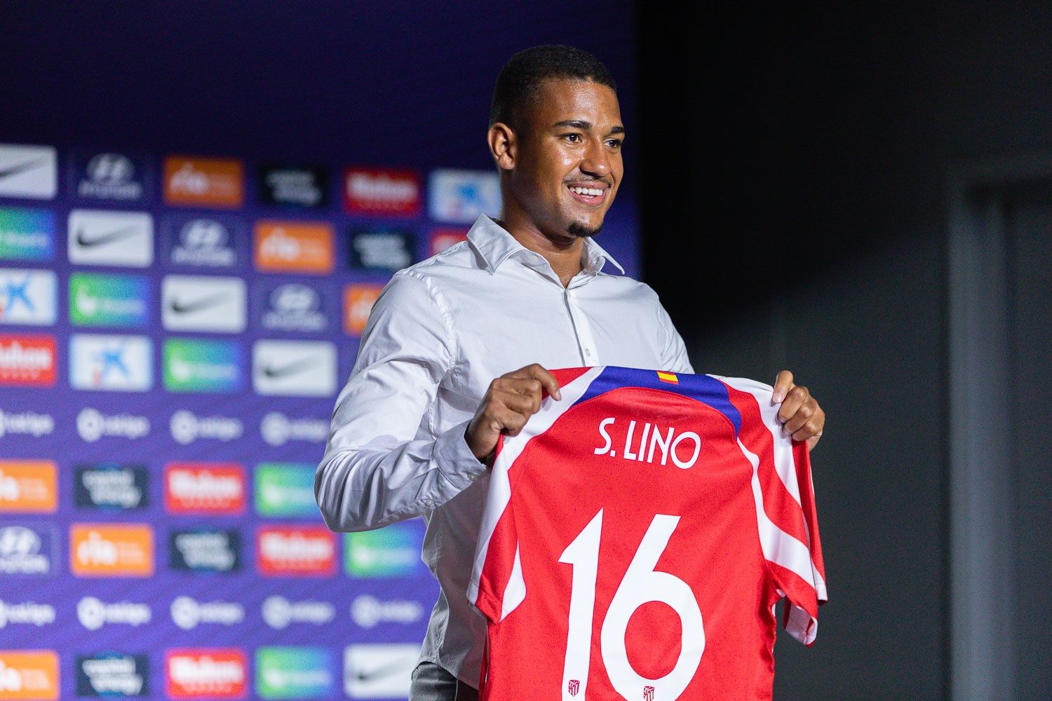  Samuel Lino, en su presentación como jugador del Atlético de Madrid.