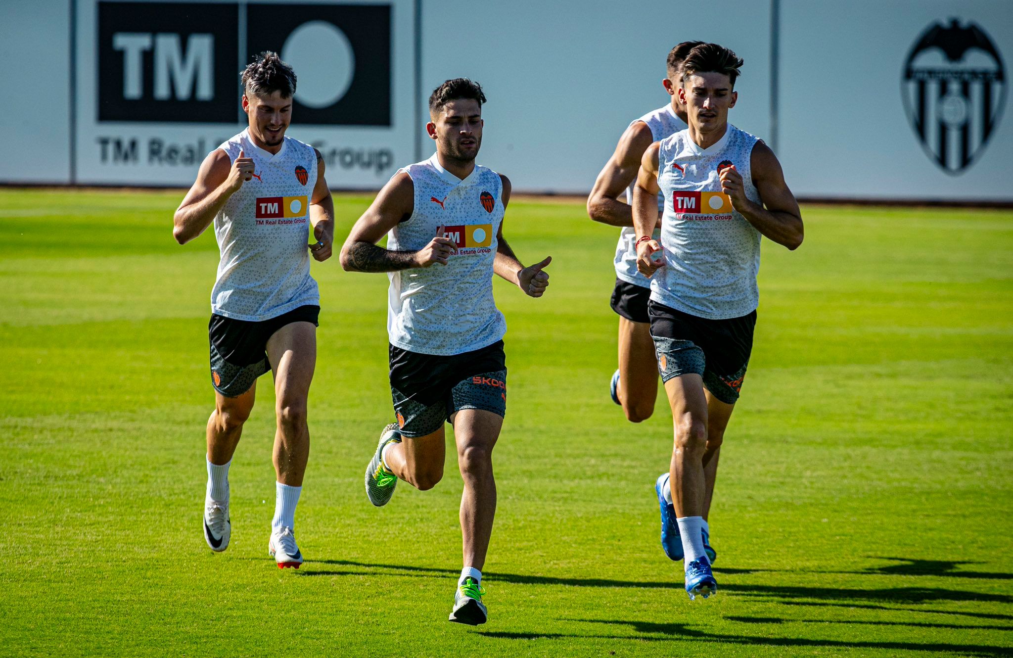  Sergi Canós entrenando con el Valencia CF