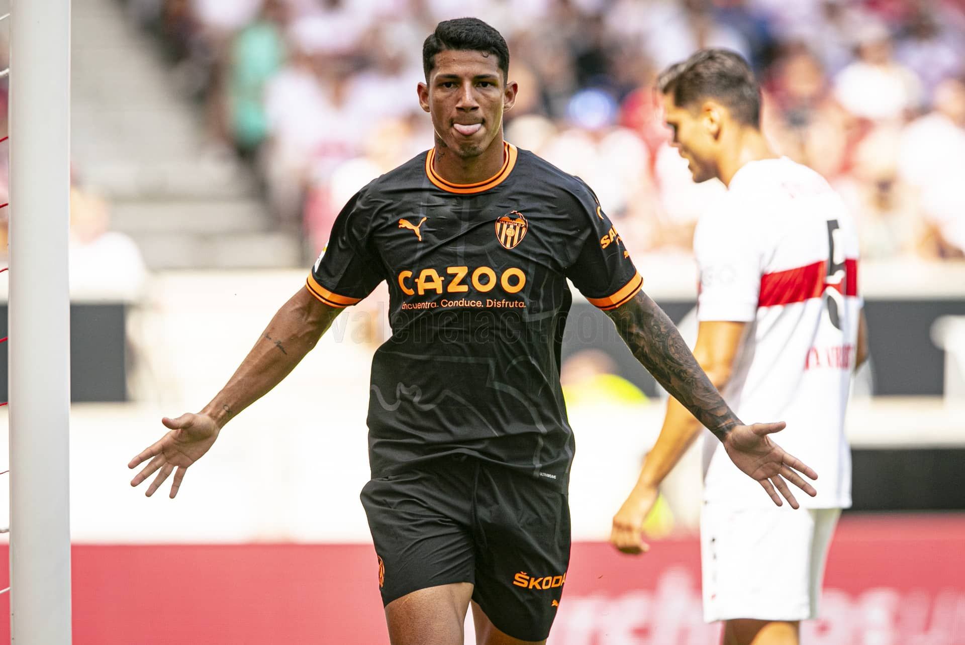  Marcos André celebra su primer gol en el Stuttgart - Valencia CF