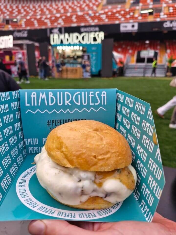  The Champions Burger en Mestalla.