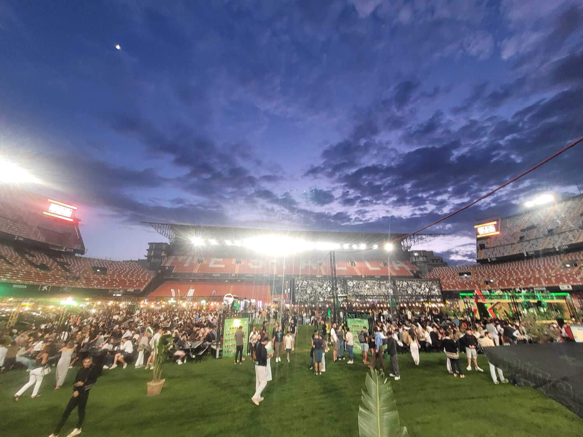  The Champions Burger en Mestalla.