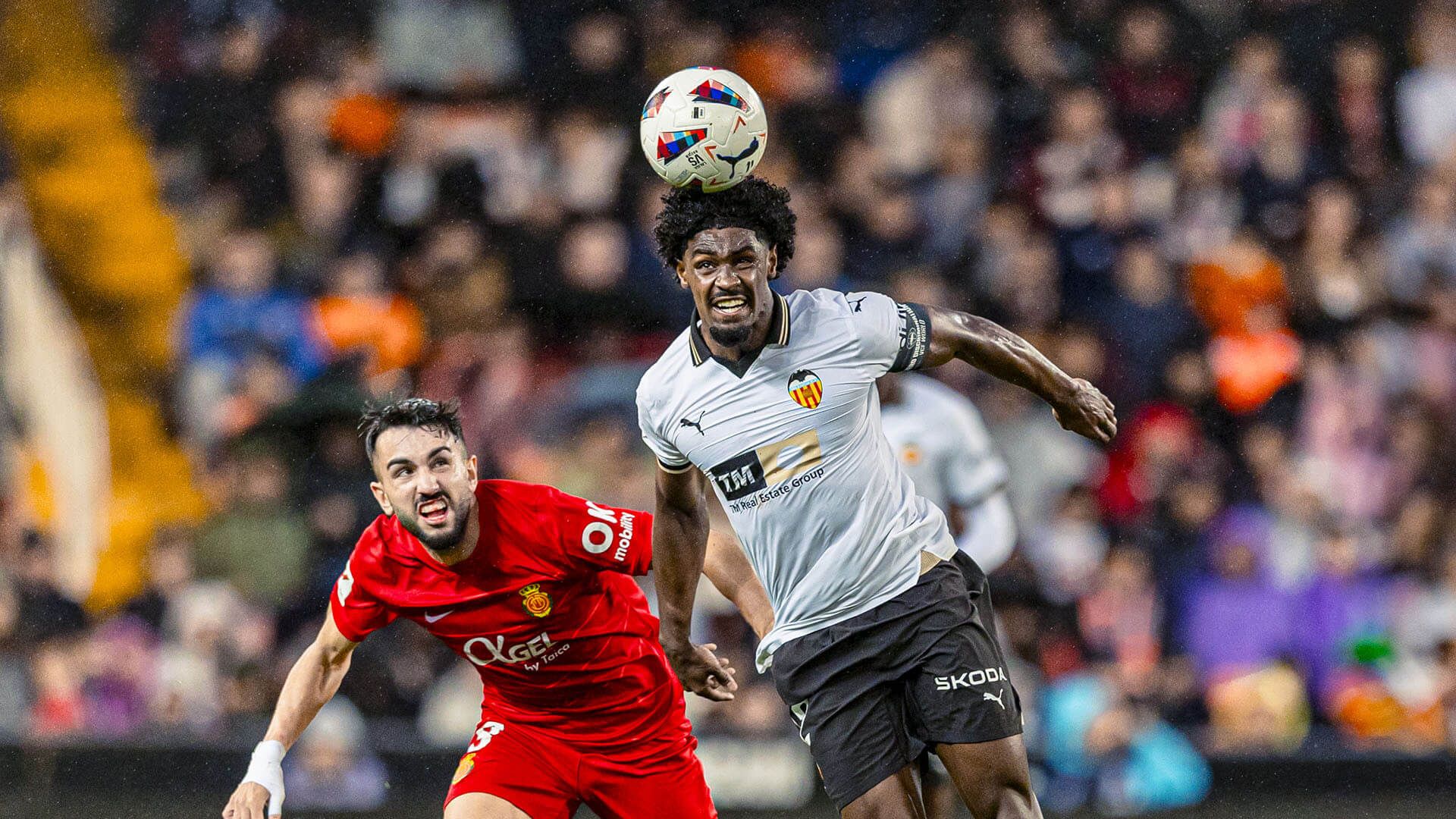  Thierry Correia, con el brazalete de capitán ante el RCD Mallorca.