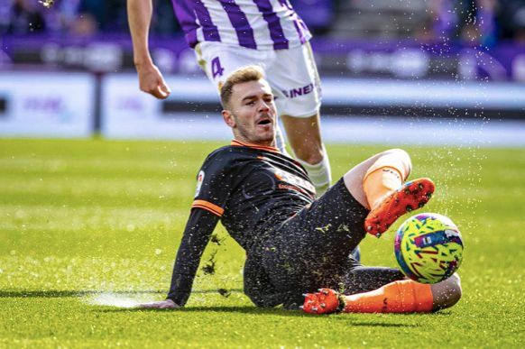  Toni Lato, ante el Valladolid.