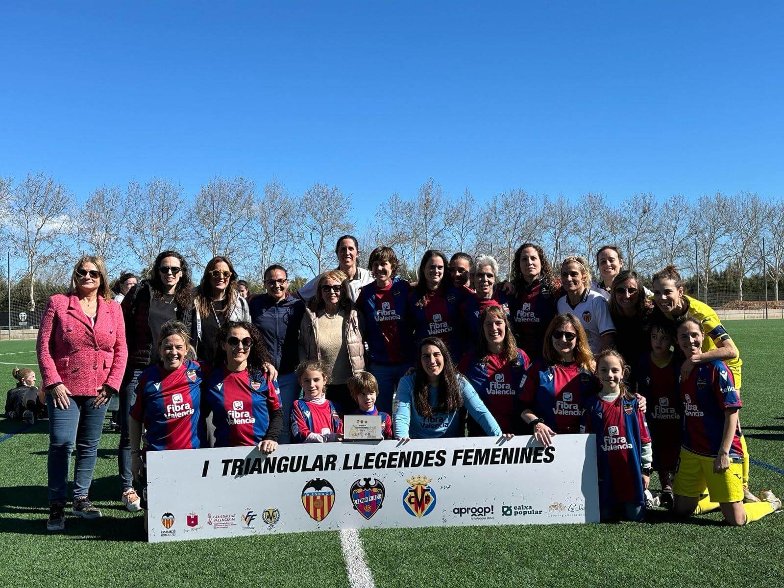  Triangular Femenino de Leyendas