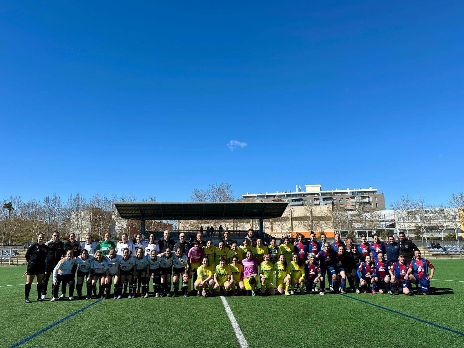  Triangular Femenino de Leyendas