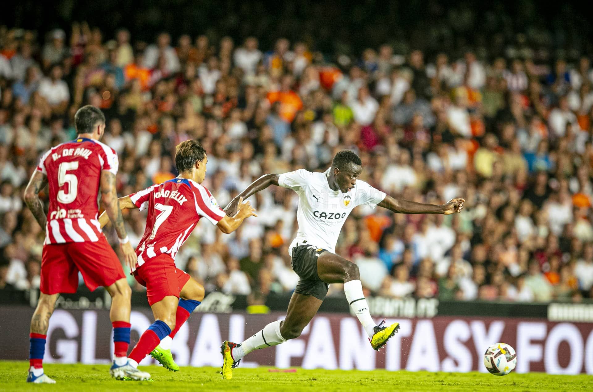  Mouctar Diakhaby en el Valencia CF-Atlético de Madrid
