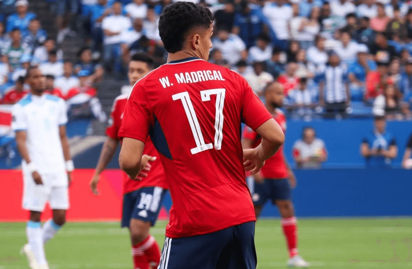  Warren Madrigal, en un partido con Costa Rica.