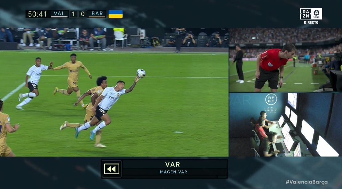  La mano de Marcos André que invalidó el gol de Samuel Lino.