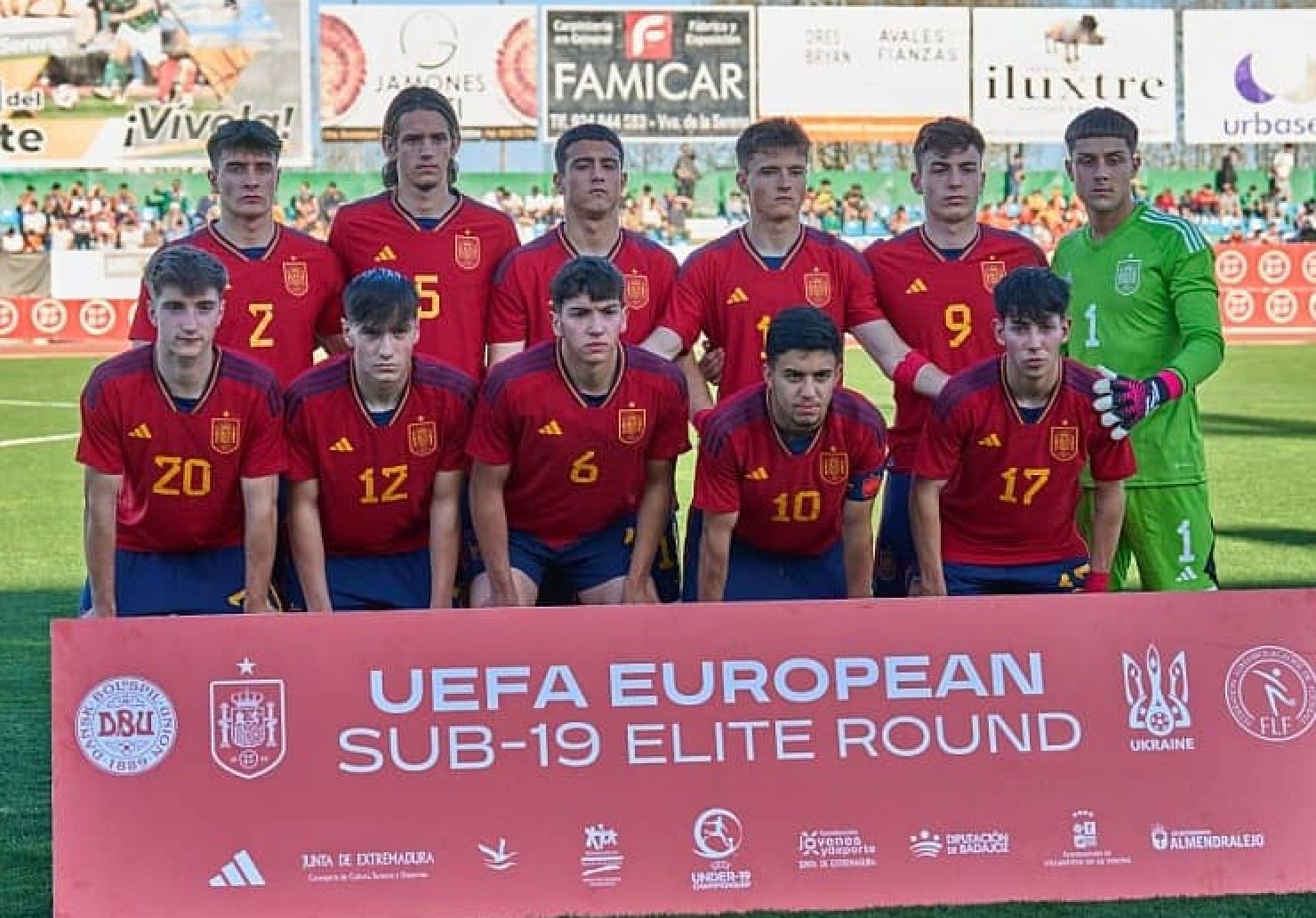 Yarek Gasiorowski con el 5 en el pecho